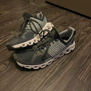 Oncloud swifts Men’s size 12